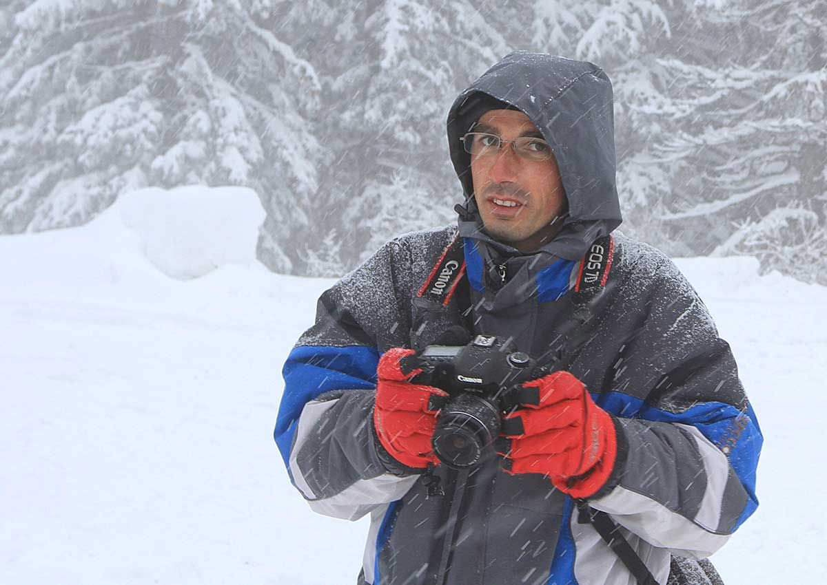 Miro bei der Tannenhäherfotografie im Vitoshkogebirge bei Sofia (März 2014)
